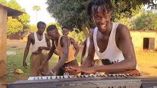 Crazy piano seben Congolese style Saviour bee