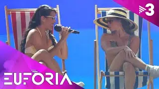 La Núria més captivadora canta 