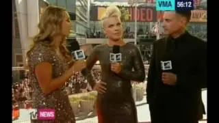 P!nk and Carey on MTV VMA's Red Carpet 2012