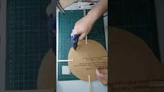 Manualidad de RECICLAJE - ESPEJO - Palos de brocheta - Cart&oacute;n.