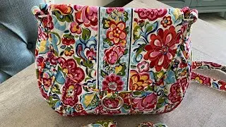 Vera Bradley: Hope Garden Saddle Up (What&rsquo;s Going in My Bag)