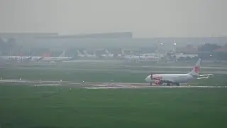 Lion Air Boeing 737-900 ER Take Off di Bandara Soekarno Hatta Jakarta, Indonesia Plane Spottters