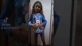 Tia Ama minha Dan&ccedil;arina Dan&ccedil;a muito ela #Kamilly