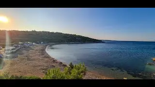 Urla Önen Koyu’na Zorlu Yolculuk! 🚐 Rüzgar Güllerinin Ardındaki Karavan Kampı