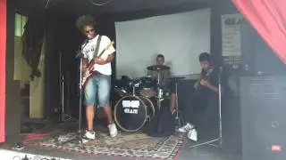 RoiNet Banda Pronomes CIAM rock bar