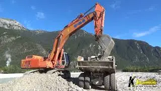 HITACHI 450 EXCAVATOR Digging and Loading Gravel