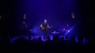 Joshua Radin performing 