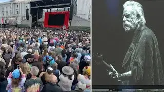 Thousands of Deadheads pay tribute to Bob Weir at public memorial in San Francisco