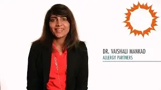 What are the symptoms of stinging insect allergy?