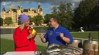 ZDF Fernsehgarten on Tour in Schwerin... Fischsommelier André Domke bei Andrea Kiewel