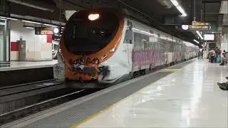 Diferentes trenes en estación Barcelona-Sants