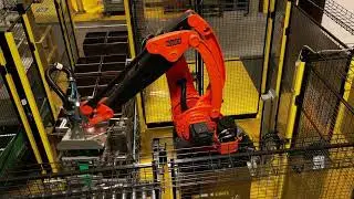 Kistenstapelung mit Knickarmroboter