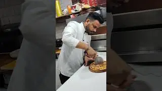 viral short video pizza ki cutting 🍕 Viral video pizza ki cutting 🍕#pizza #viral #food #trending