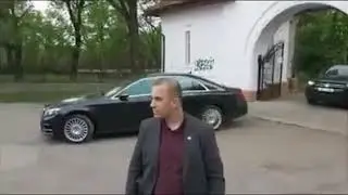 Zeci de mașini pline cu pază, &icirc;l &icirc;nconjoară pe Igor Dodon