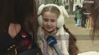 O fetiță refugiată din Ucraina s-a revăzut cu voluntarul care i-a oferit ajutorul în urmă cu un an