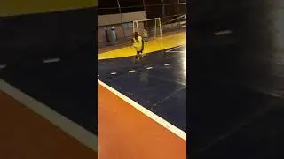 Menina jogando futsal(2)
