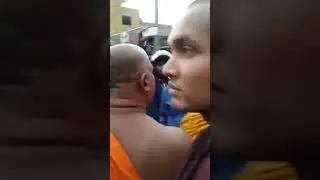 Monk-led mob attacks #Rohingya refugees in Sri Lanka