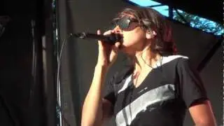 Ella Riot (vocalist and leading lady, Michelle Chamuel), White Lies, ©Nicole Wamsley