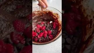 Raspberry oat flour brownies 🤍