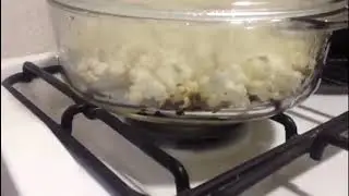 Making Pop corn in a glass pot 😂😂