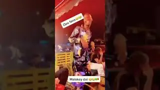 Malakey danse le son de wiz wozo😁