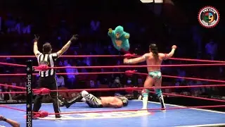 Impresionante PLANCHA de KEMONITO. Volador Jr, El Valiente y Atlantis Jr vs Sans&oacute;n Cuatrero y Forast