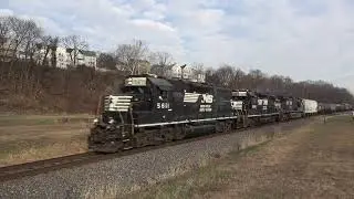 NS GP38-2 #5611 leads NS K76 West through Phillipsburg 12/6/25