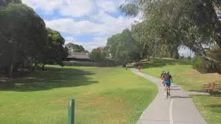 Outer Circle Linear Park: Belford Road to Spruzen Avenue Dog Off Leash Area (Kew East)
