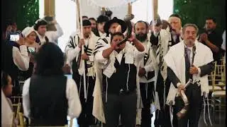 Entrada de los Bar-Bat Mitzvah Levi y Jazm&iacute;n.(No tengo derechos de autor de la m&uacute;sica)