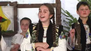Rebeca Andres - Eu-s fata din Radaseni