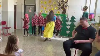 ZÁZNAM Z DIVADELNÉHO PREDSTAVENIA SNEHULIENKA A NÁJDENÝ