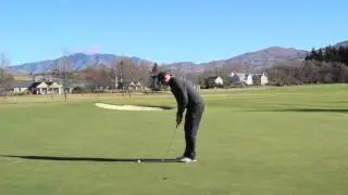 Putting - Why we change to cross-handed putting!!