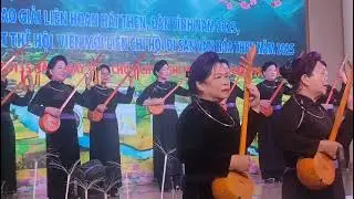 B&igrave;nh Li&ecirc;u Qu&ecirc; Em - Đặng S&agrave;u tốp nữ CLB vndg tr&igrave;nh b&agrave;y.