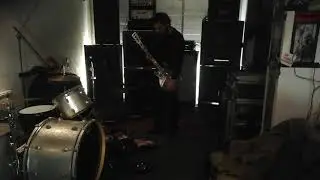 Cosmic Terror Fuzz Sonic Doom prototype endless sustain test (phone video)