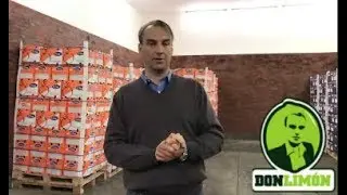 Don Lim&oacute;n receiving oranges from South Africa