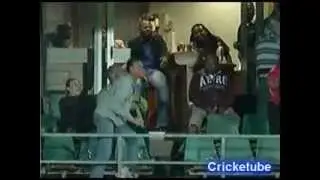 Henry Davids Hits Six Through Roof