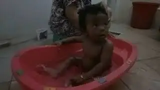 Raya mandi sambil main air