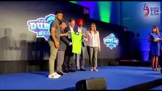 Eoin Morgan receiving the Dublin Chiefs jersey | ET20S