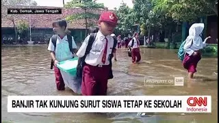 Sekolah Terendam Banjir, Siswa Tetap Belajar