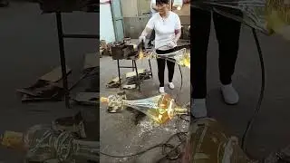 Attaching a base to a vase | Liulige #glass #blowing #liuli #fused #Crafts