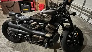 KILLER CUSTOM 2021+ Harley Davidson Sportster S &ldquo;Predator&rdquo; Seat and Passenger Pillion Install!