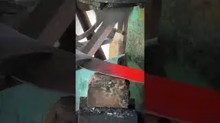 A blacksmith making big knife #shortsvideo #viralshort #blacksmith #drending #forging