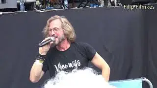 geef me een kus  - van  Gentse  groep Vree Wijs