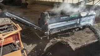 Tamisage de compost gr&acirc;ce au tamiseur &agrave; tambour TTS 620 de Terex Ecotec