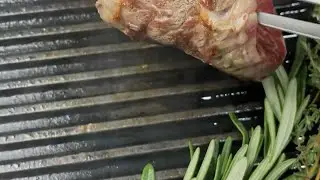 上脑边也叫翼板肉，羽下肉。