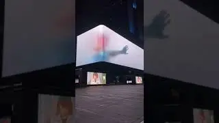 Scary Augmented Reality Billboard! 🔥🤯 #technologylover #technologytrends #techs #Shorts