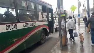 Saliendo del paradero inicial de la Empresa de Transportes Santa Catalina  23 A en Villa el Salvador