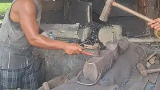 LIVE || A NORMAL DAY AT A TRADITIONAL BLACKSMITH MAKING A 40-INCH MACHETE