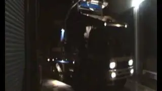 FRONTLIFT GARBAGE TRUCK picking up a bin the easy way 19/3/09