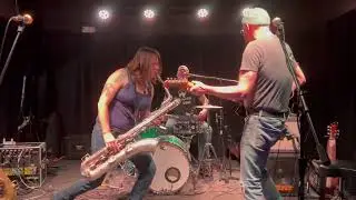 The Hooten Hallers doing &ldquo;Gravity&rdquo; at Vultures. 4/15/25